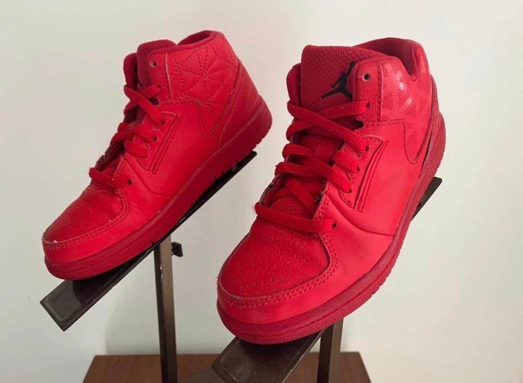 Rode Jordan Sportschoenen - Maat 28, Gebruikt, Ophalen of Verzenden, Jongen of Meisje, Sportschoenen