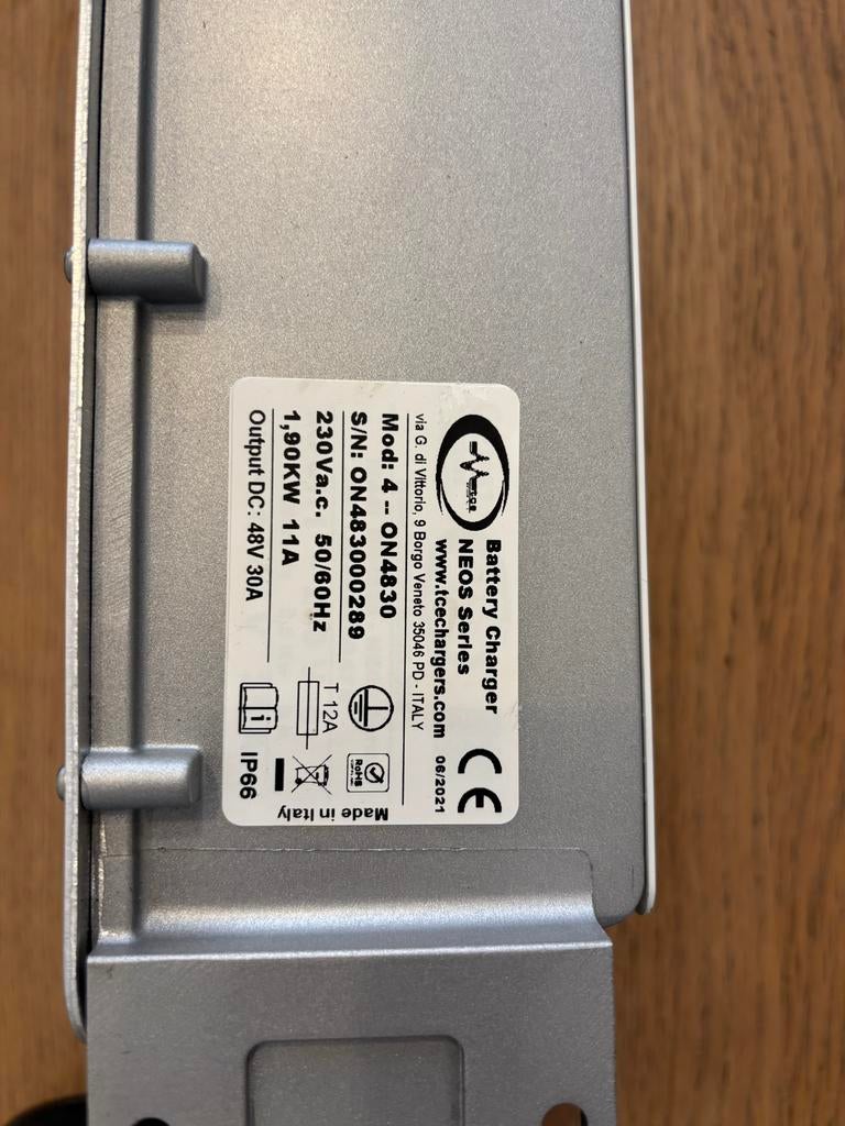 NEOS Series Acculader 48V 30A, Ophalen of Verzenden, Gebruikt, Oplaadbaar