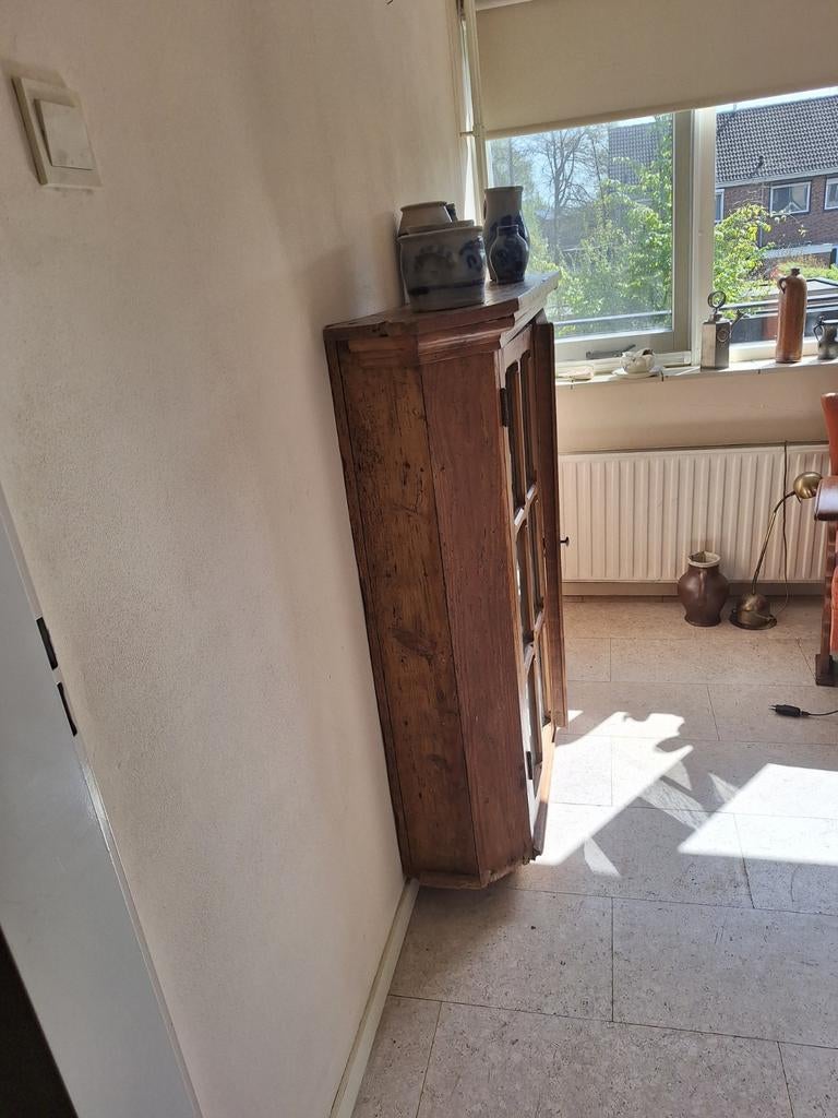 Antieke grenenhouten opzetkast met Keuls aardewerk collectie, Ophalen of Verzenden