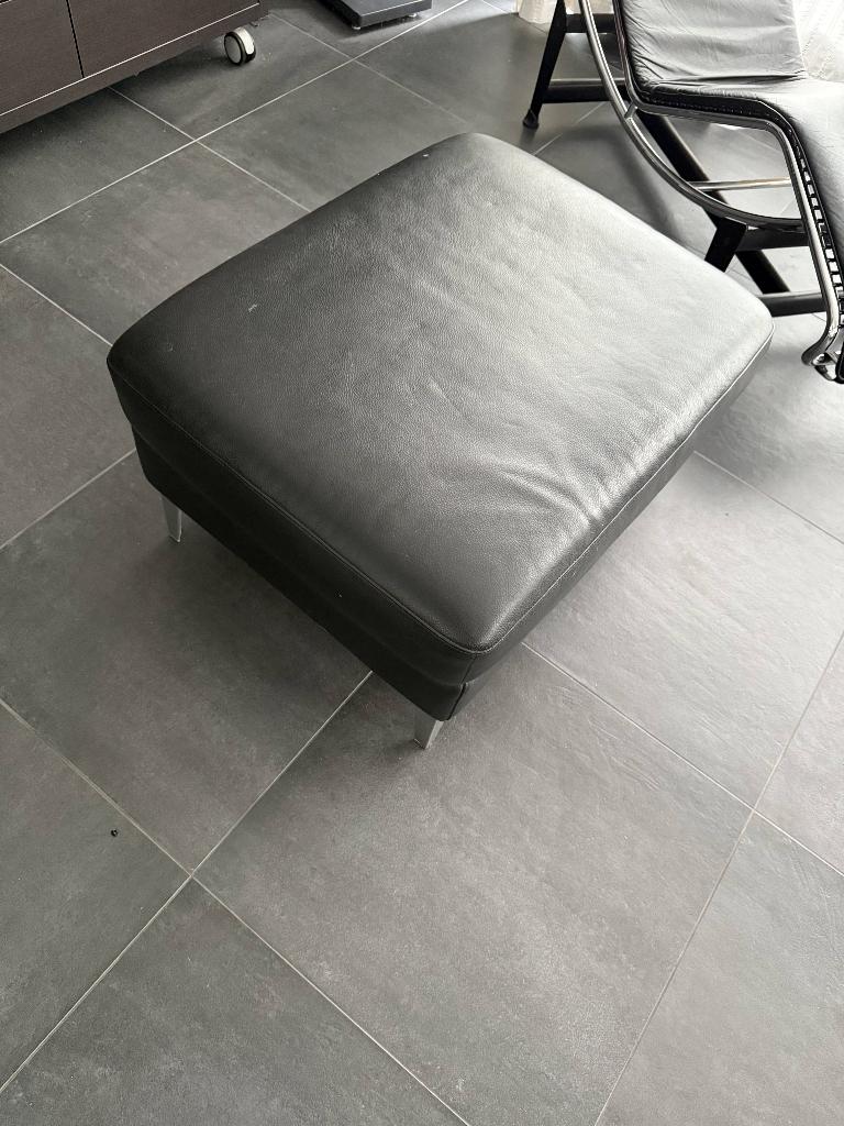 ikea poef zwart leer, Ophalen, 50 tot 75 cm, Zo goed als nieuw, Modern