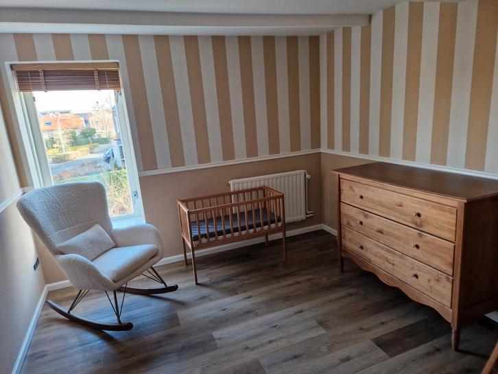 Hola BB walnoot houten ledikant 90 bij 40 cm, Kinderen en Baby's, Babywiegjes en Ledikanten, Zo goed als nieuw, Ledikant, Ophalen