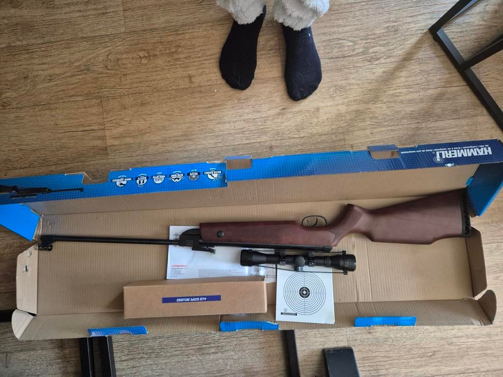 Luchtbuks met onderhoudskoffer en kogeltjes - Zo goed als ni, Ophalen, Zo goed als nieuw