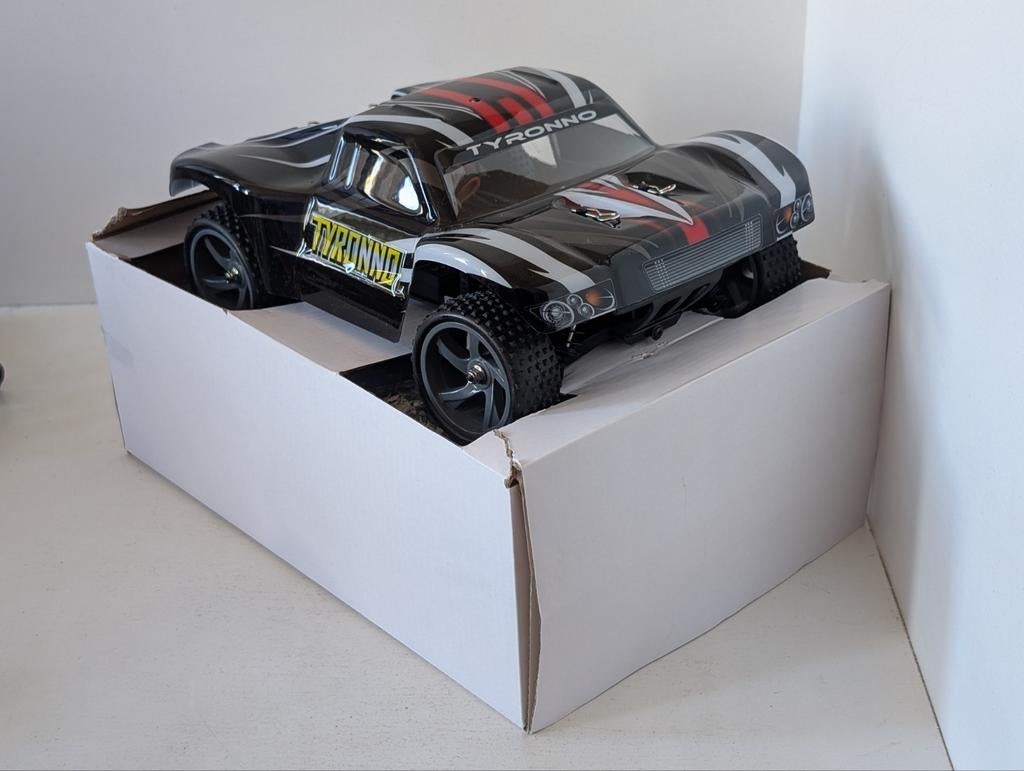Himoto Tyronno 1/18 Scale 4WD Short Course Ongebruikt, Elektro, Auto offroad, Ophalen of Verzenden, Zo goed als nieuw