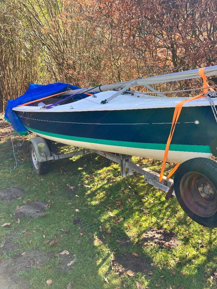 Zeilboot Laser 16, Watersport en Boten, Open zeilboten, Gebruikt, Laser, 3 tot 6 meter, Polyester, Buitenboordmotor, Benzine, Ophalen