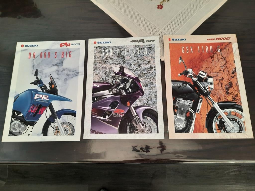 Originele Suzuki folders jaren '90, Motoren, Handleidingen en Instructieboekjes, Ophalen of Verzenden, Suzuki