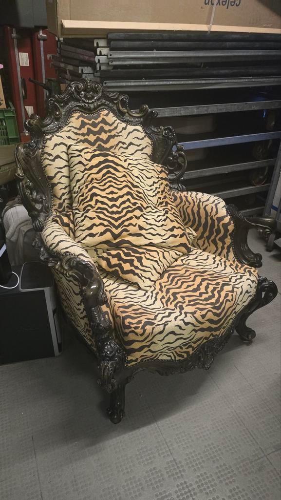 Oude stoel met luipaard print. Hoef geen hoofdprijs, Ophalen