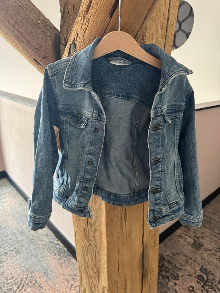 Name It spijkerjasje maat 110 (5 jaar), Kinderen en Baby's, Kinderkleding | Maat 110, Ophalen of Verzenden, Zo goed als nieuw