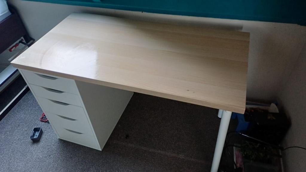 Bureau met lades en licht houten blad, Ophalen