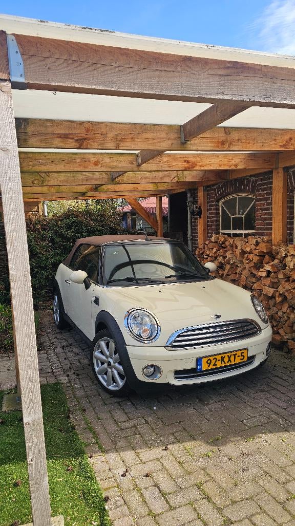 Mini Cabrio 1.6 120pk 2010 Wit met bruin dak, Auto's, 4 cilinders, Cabriolet, 4 stoelen, Bruin