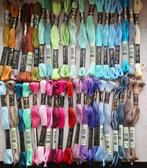 40 strengen dmc borduurgaren, Nieuw, Ophalen of Verzenden, Handborduren, Borduurgaren of Zijde