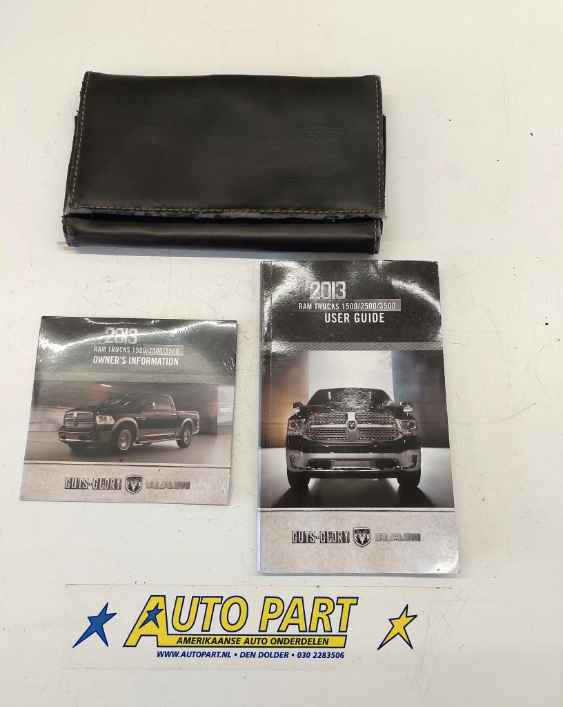 Dodge Ram instructieboek 2013, Gebruikt, PO Box 21-8004 | Auburn Hills, MI 48321-8004, Chrysler, Ophalen of Verzenden