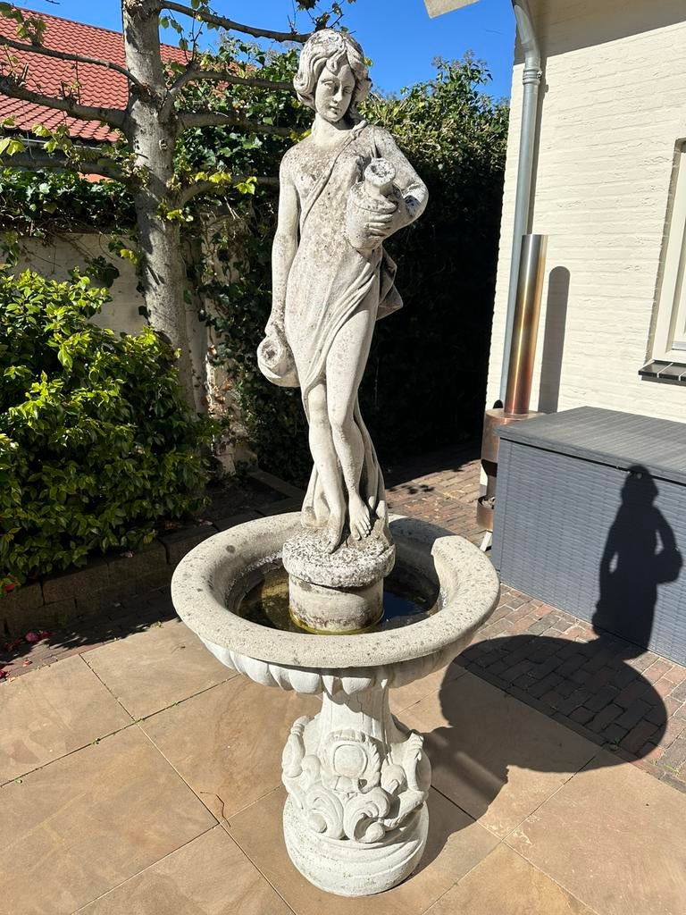 Betonnen tuinbeeld fontein, Tuin en Terras, Ophalen, Gebruikt, Beton, Mensenbeeld