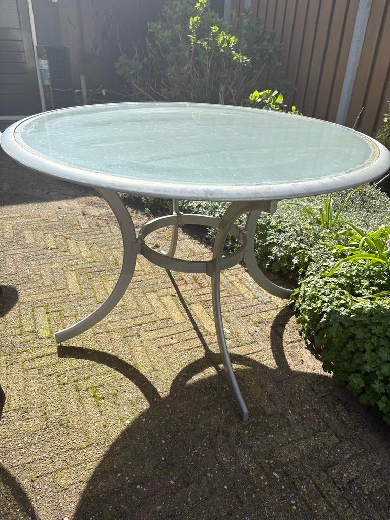 Ronde buiten tafel met glazen blad, Tuin en Terras, Tuintafels, Ophalen, Gebruikt, Rond, Metaal