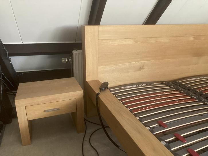 Tweepersoonsbed 210x160, hout, elektrisch verstelbaar, Huis en Inrichting, Slaapkamer | Bedden, Gebruikt, Tweepersoons, 160 cm