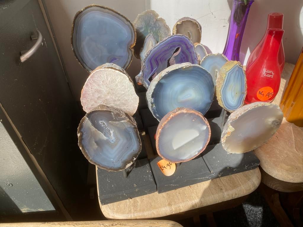 Agaat op houten voet ong 18cm, Verzamelen, Mineralen en Fossielen, Ophalen, Mineraal