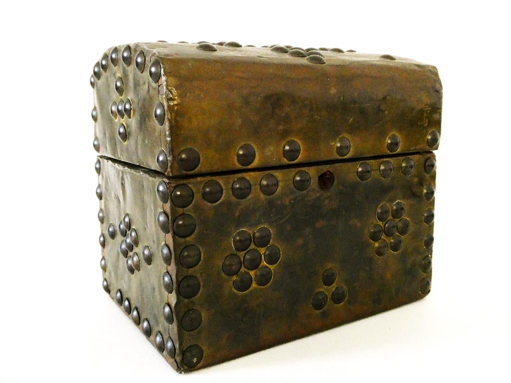 Antiek houten kistje / sieradenkistje messing bekleed nagels, Antiek en Kunst, Ophalen of Verzenden