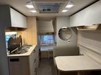 LMC Style 490K special, stapelbed, vloerverwarming, Caravans en Kamperen, Dwarsbed, Bedrijf, Treinzit, Schokbreker