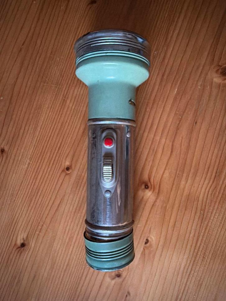 Oude zaklamp, Caravans en Kamperen, Zaklampen, Gebruikt, Batterij, Ophalen of Verzenden