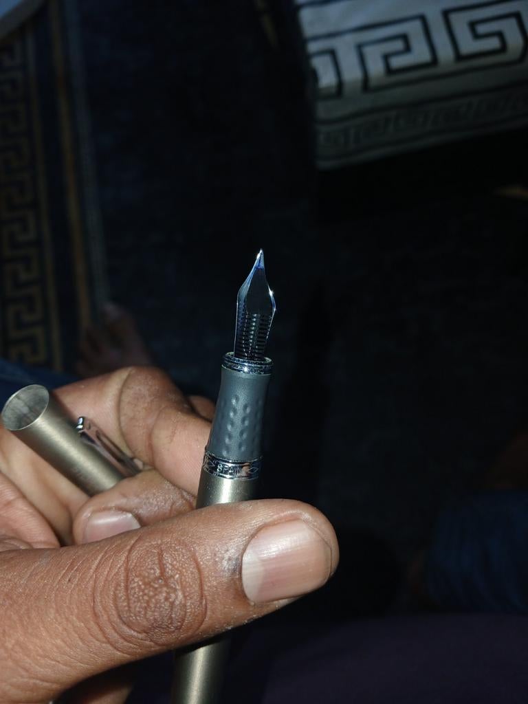 Deze afbeelding toont een vintage Inoxcrom vulpen in een pre, Ophalen of Verzenden, Gebruikt, Vulpen, Overige merken