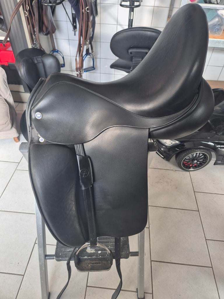 Brandt SB dressuurzadel 17,5" MW, Dieren en Toebehoren, Paarden en Pony's | Zadels, Ophalen
