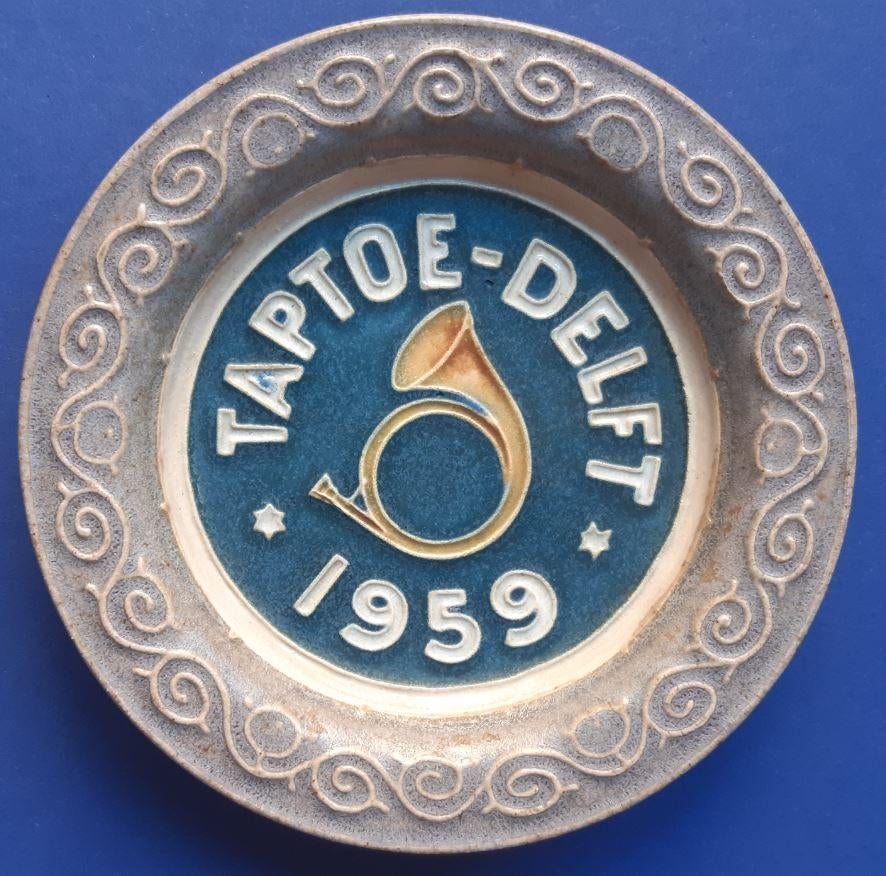Porceleyne Fles 1959 6e Taptoe Breda Cloisonné bordje KMA (2, Antiek en Kunst, Ophalen of Verzenden