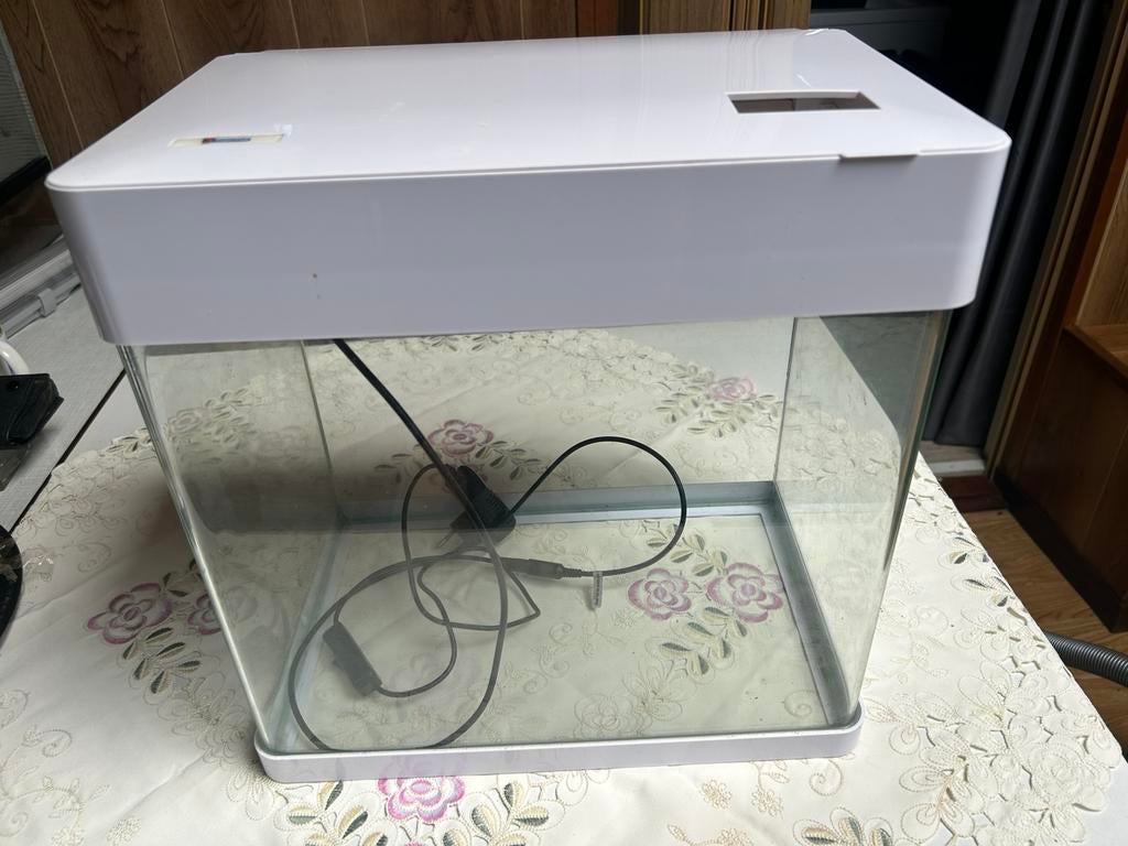 Aquarium met verlichting, Dieren en Toebehoren, Vissen | Aquaria en Toebehoren, Ophalen, Zo goed als nieuw, Leeg aquarium