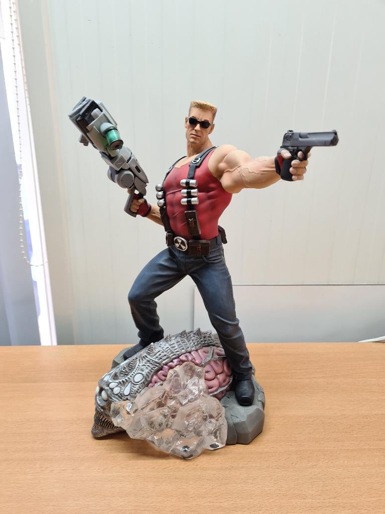 SideShow Collectibles Duke Nukem Forever Statue, Verzamelen, Beelden en Beeldjes, Ophalen, Zo goed als nieuw, Mens
