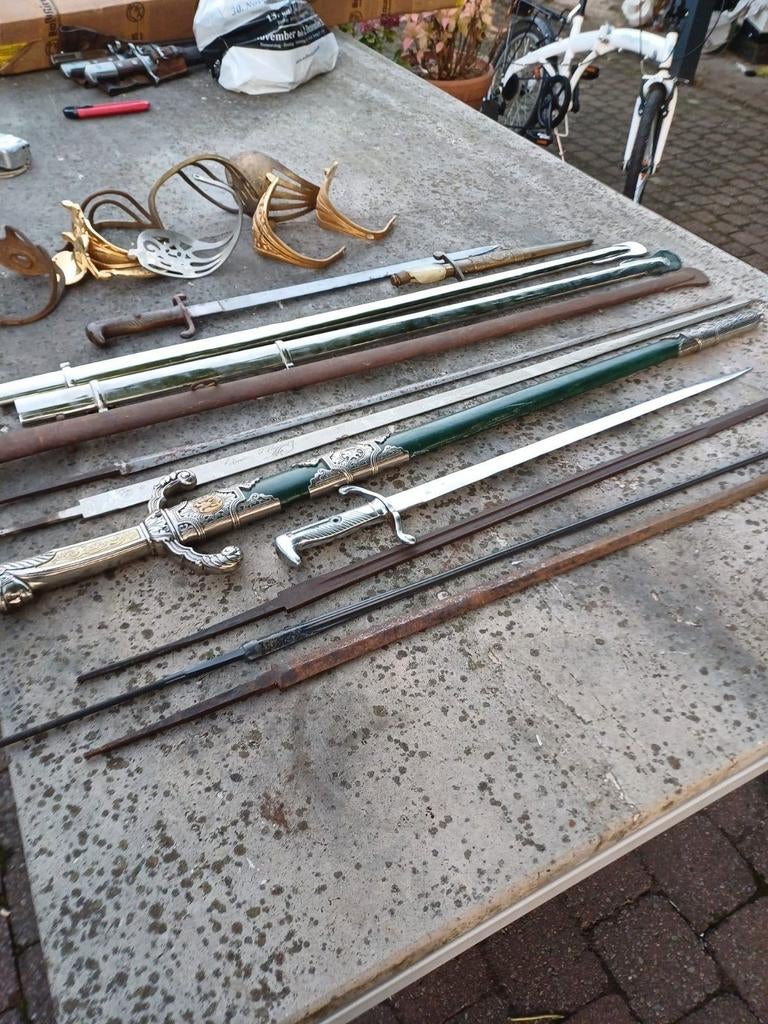 Lot bajonetten, sabels, degens, handguards en lemetten, Antiek en Kunst, Antiek | Overige Antiek, Ophalen of Verzenden