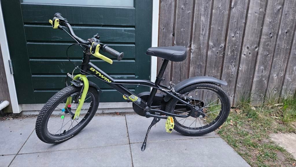 Btwin kinderfiets 16 inch zwart, Ophalen, Gebruikt, 16 tot 20 inch, Zijwieltjes