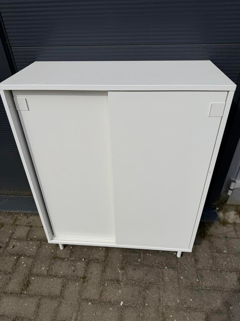 Witte kast met schuifdeur en planken, Huis en Inrichting, Ophalen, Gebruikt