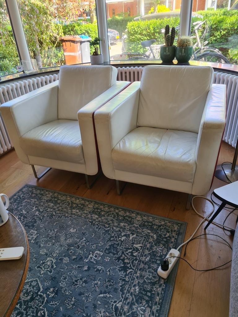 Set van 2 Witte Leren Montel Fauteuils met Rode Details, Modern, Eigentijds, Gebruikt, 75 tot 100 cm, Ophalen of Verzenden