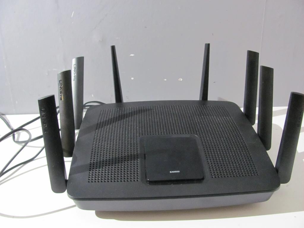 Linksys gaming router/modem EA 9500 met adapter(origineel), Computers en Software, Routers en Modems, Ophalen of Verzenden, Zo goed als nieuw