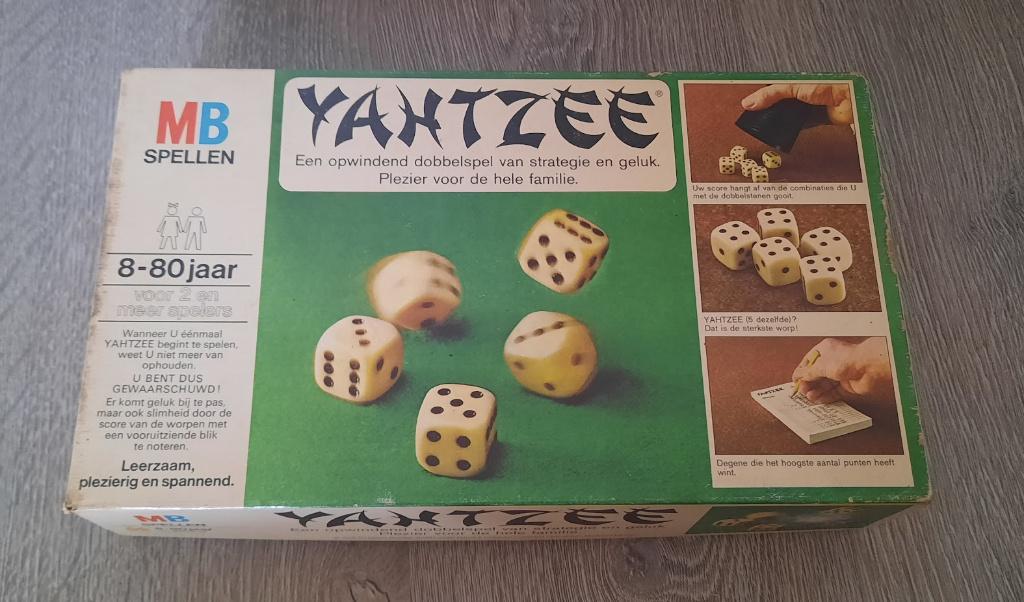 Leuke ouderwetse doos  Yahtzee, Vijf spelers of meer, Ophalen of Verzenden, Gebruikt, MB