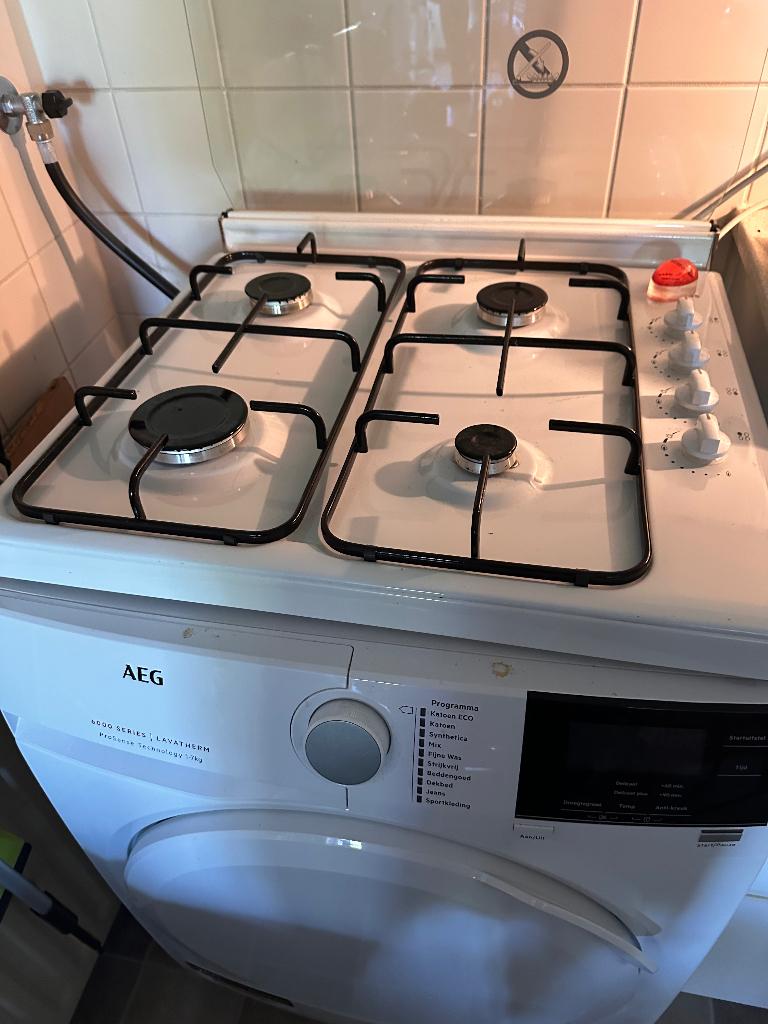 Gasfornuis laag met glazen afdekplaat, Witgoed en Apparatuur, Fornuizen, Ophalen, Minder dan 85 cm, 4 kookzones, Zo goed als nieuw