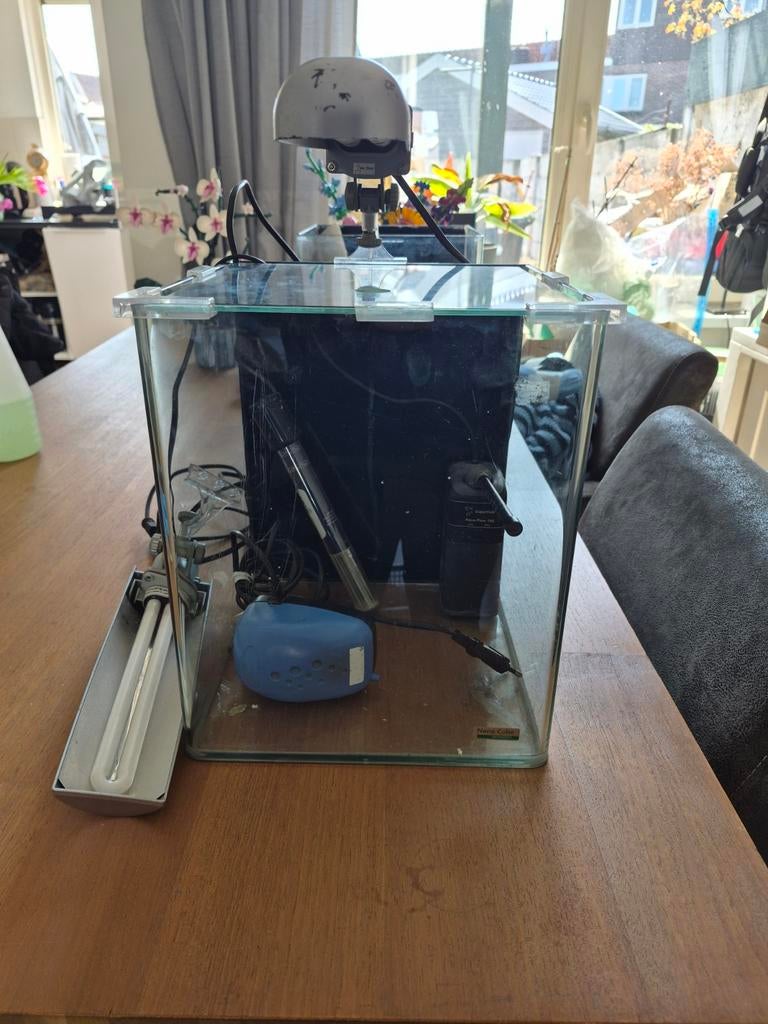 Complete starterset aquarium Dennerle nano cube, Ophalen, Gebruikt, Dennerle, Leeg aquarium