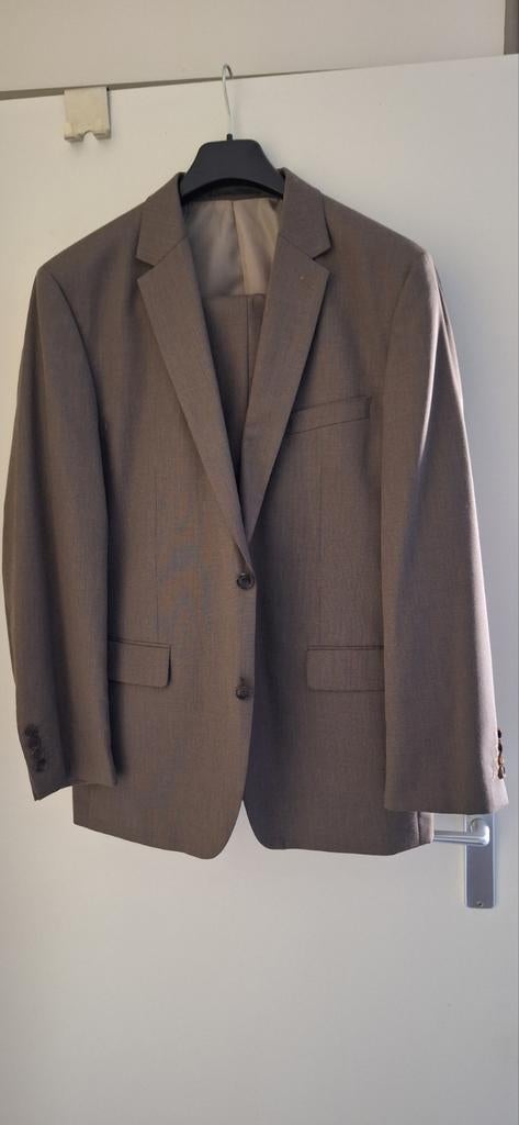 Mooie kostuum. Beige. Maat 52., Ophalen, Zo goed als nieuw, Beige