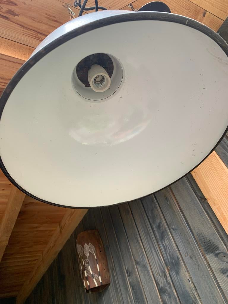 Drie industriële zwarte metalen hanglampen, Ophalen of Verzenden, Gebruikt, Metaal, 50 tot 75 cm