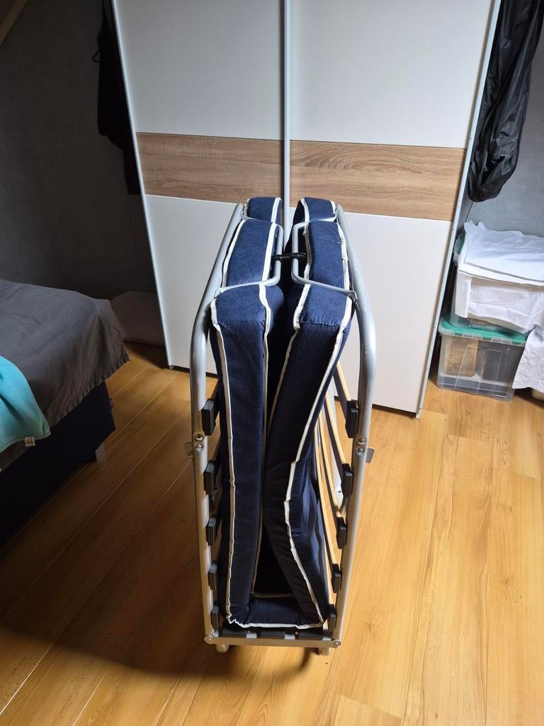 Opklapbed / Logeerbed - Slechts 2x gebruikt, Huis en Inrichting, Slaapkamer | Bedden, Ophalen, Eenpersoons, Blauw, Zo goed als nieuw