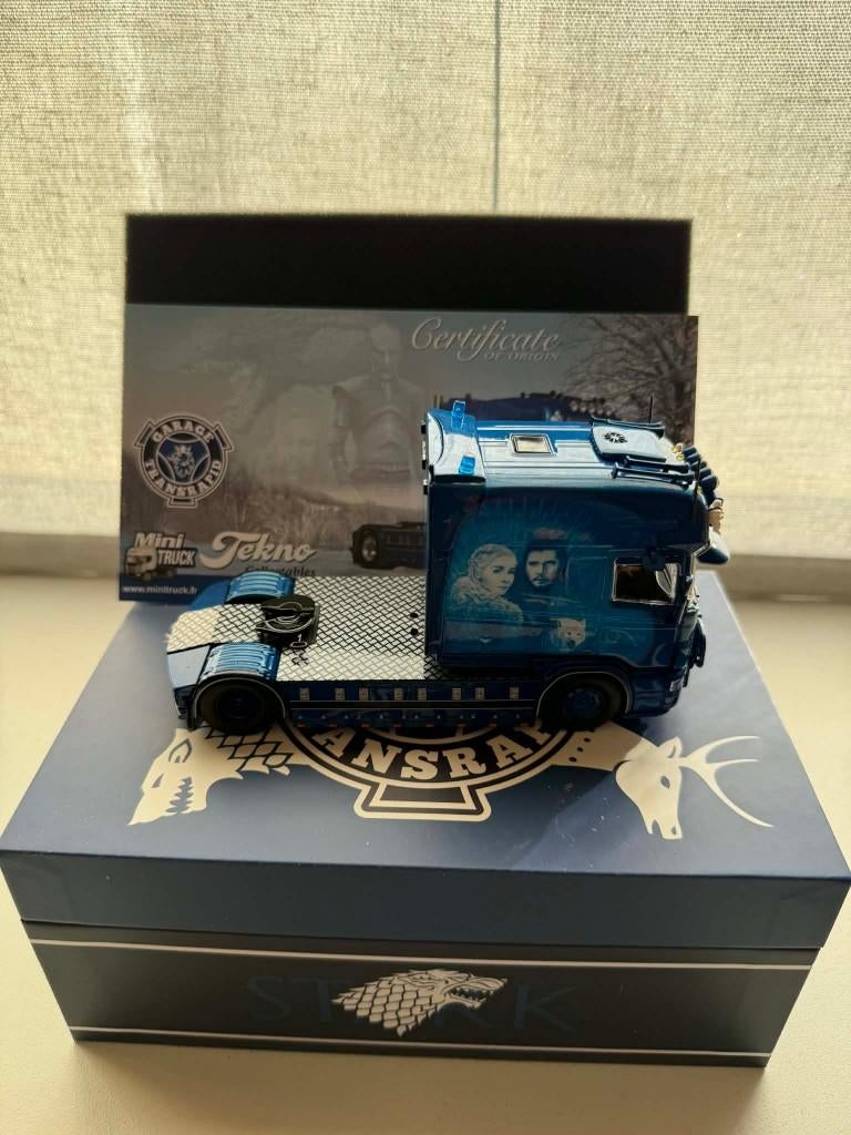 TEKNO SCANIA TRANSRAPID GAME OF THRONES, Hobby en Vrije tijd, Modelauto's | 1:50, Ophalen of Verzenden, Nieuw, Bus of Vrachtwagen