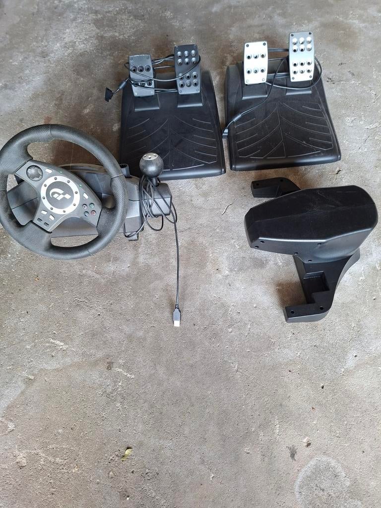 Logitech racestuur met pedalen en schakelpook, Ophalen