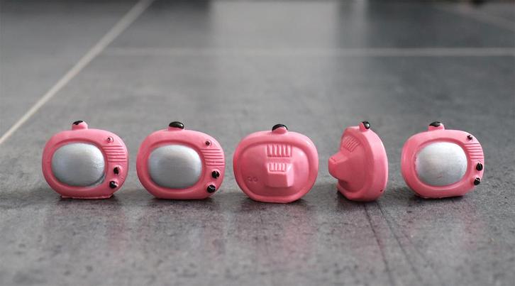 Retro tv televisie miniatuur nieuw 1:12 - Roze, Verzamelen, Poppenhuizen en Toebehoren, Nieuw, Decoratie, Ophalen of Verzenden