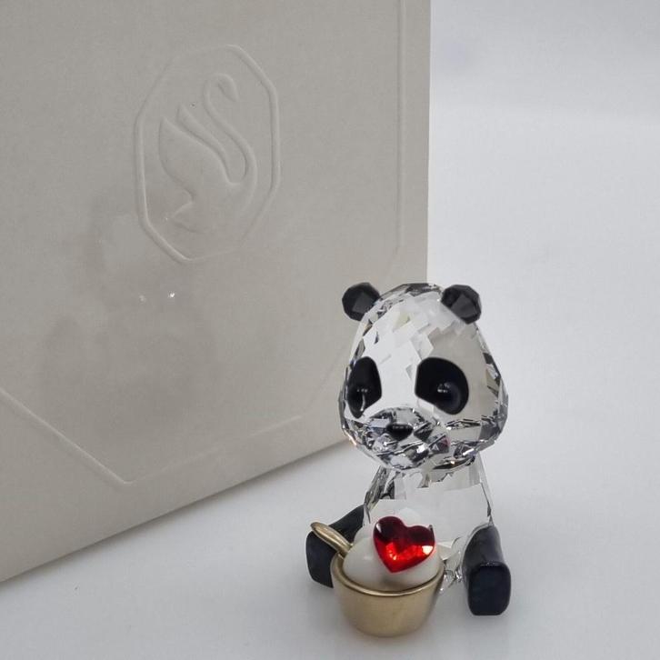 Swarovski Panda Cariti Exclusief voor de Markt in China., Verzamelen, Swarovski, Nieuw, Figuurtje, Verzenden