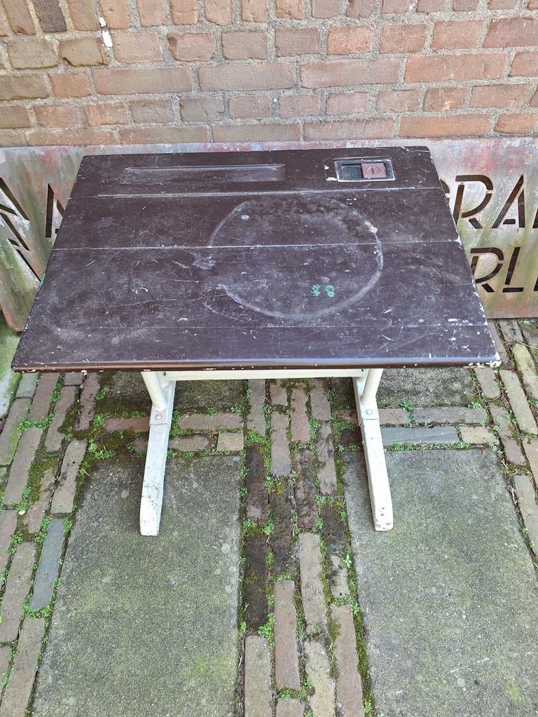 SCHOOLTAFEL., Ophalen of Verzenden, Gebruikt