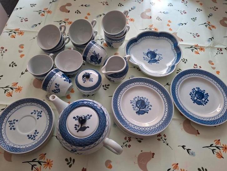 Royal Copenhagen Blå Blomst – Complete faience theeset (Denm, Antiek en Kunst, Antiek | Servies compleet, Ophalen