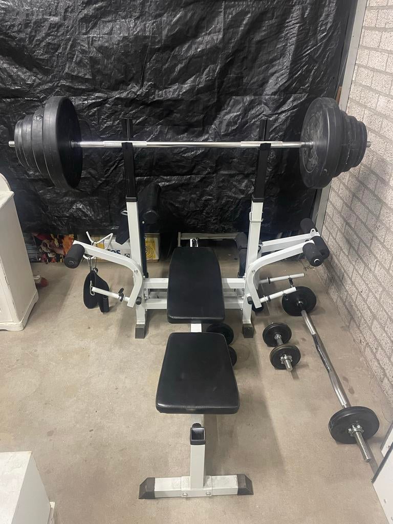 Gorilla Krachtstation met halterbank en gewichten, Sport en Fitness, Ophalen, Gebruikt, Benen, Fitnessbank