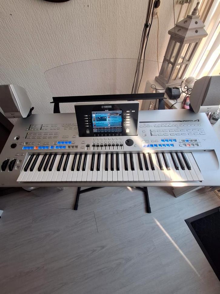 Yamaha Tyros 4 Workstation Keyboard met Standaard, Muziek en Instrumenten, Keyboards, Zo goed als nieuw, 61 toetsen, Yamaha, Met standaard