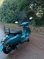 Vespa sprint blue metallic, Fietsen en Brommers, Scooters | Vespa, Ophalen, Vespa S, Zo goed als nieuw, Benzine