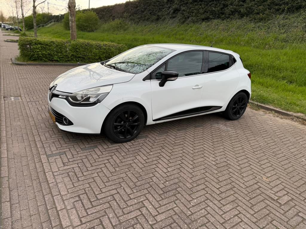 Renault Clio 1.5 DCI 5-DRS 2015 Navi|Keyless|Climal Parksens, Auto's, Voorwielaandrijving, 4 cilinders, 96 €/maand, Wit
