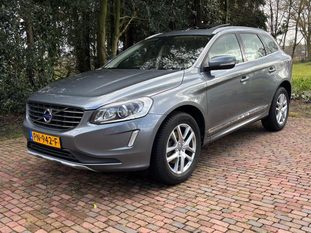 Volvo XC60 2.0 D4 Geartronic 2017 Grijs, Auto's, 1800 kg, Beige, 1969 cc, Particulier