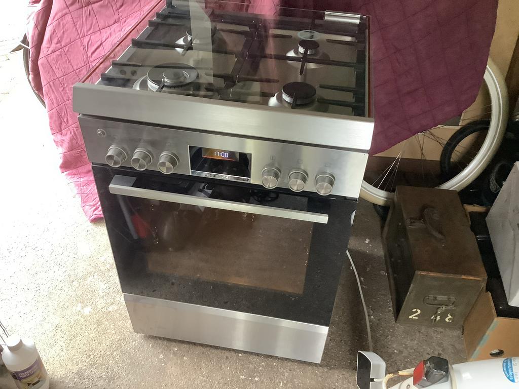 Bosch fornuis gasfornuis rvs zgan schoon en netjes nw type, Zo goed als nieuw, Energieklasse A of zuiniger, Gas, 85 tot 90 cm
